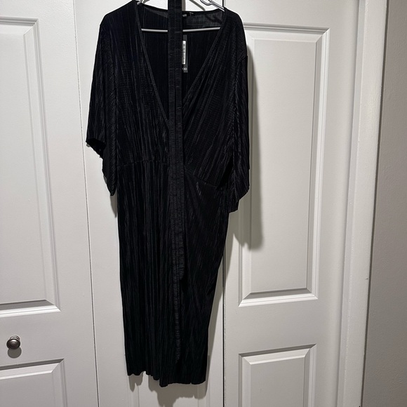 Plus Plisse Wrap Dress - Picture 4 of 9